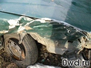 Битый автомобиль Audi 100